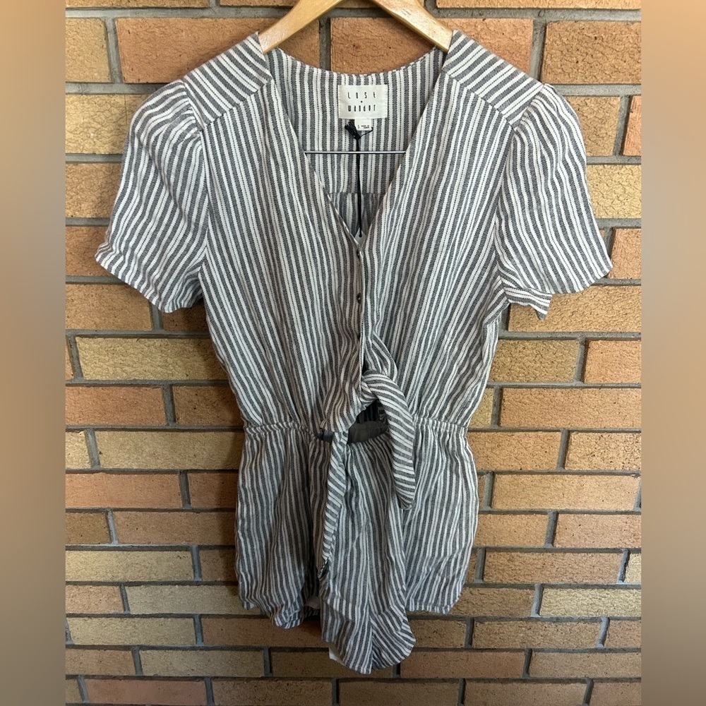 NWT Lost & Wander Womens Gray & White Striped Front Tie Romper Size Small